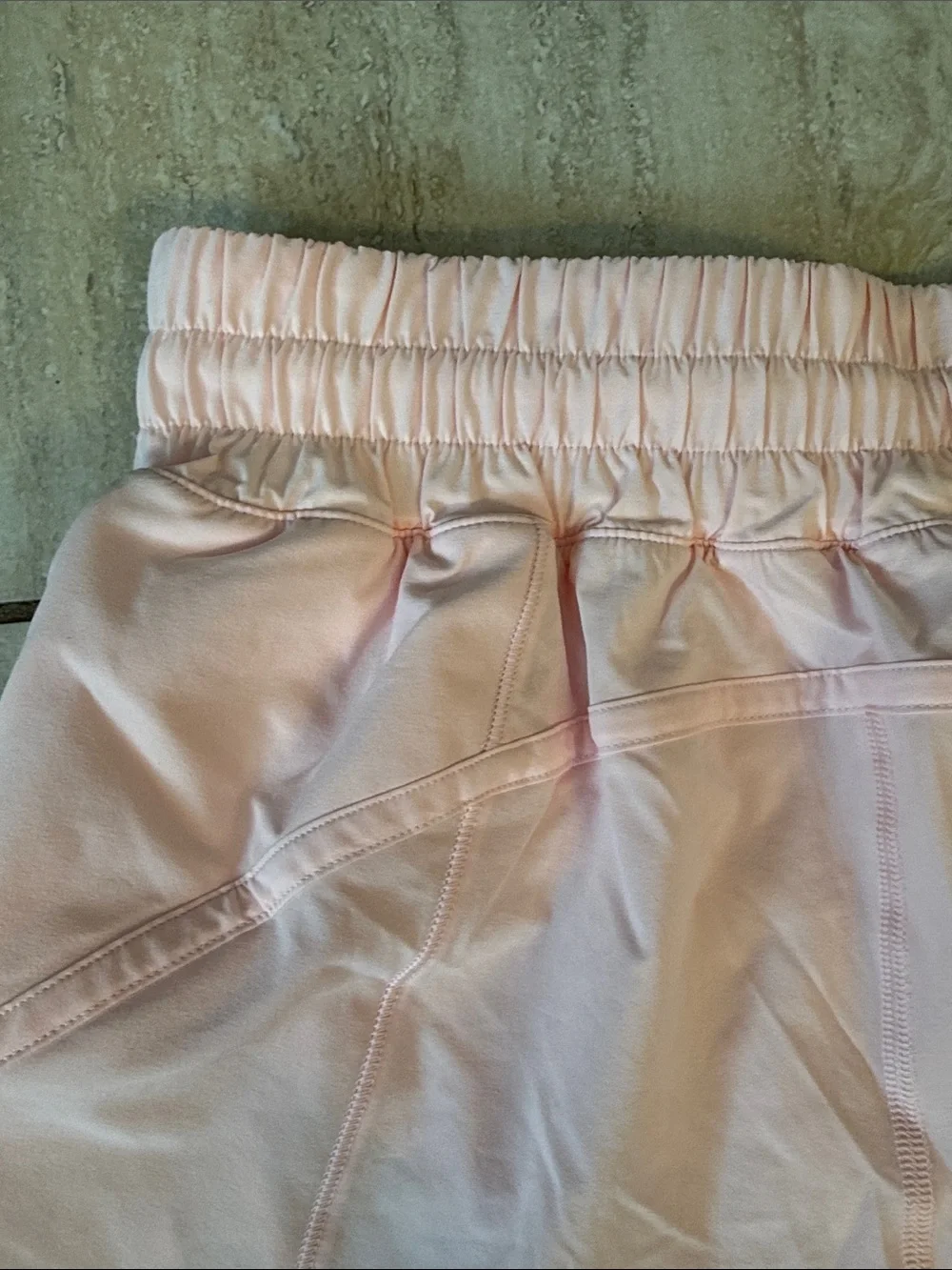 Lululemon Track That Mid-Rise Lined
Short 5" Strawberry Milkshake Size 6 - Picture 12 of 16